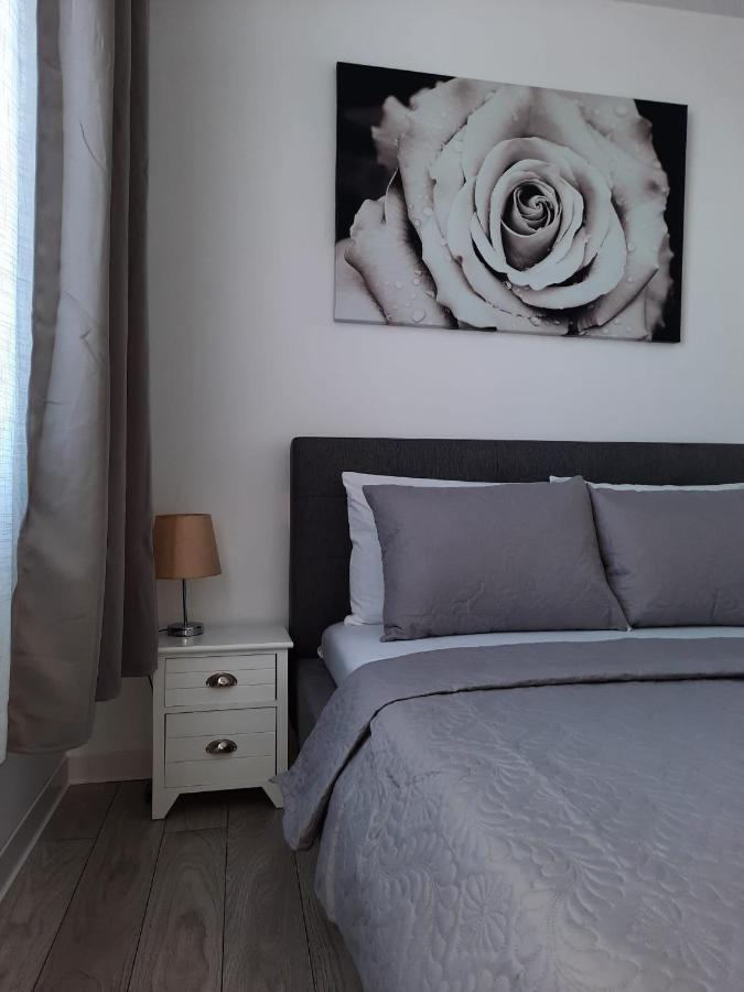 Luxury City Center Apartment - Garofita Romana Bucarest Esterno foto