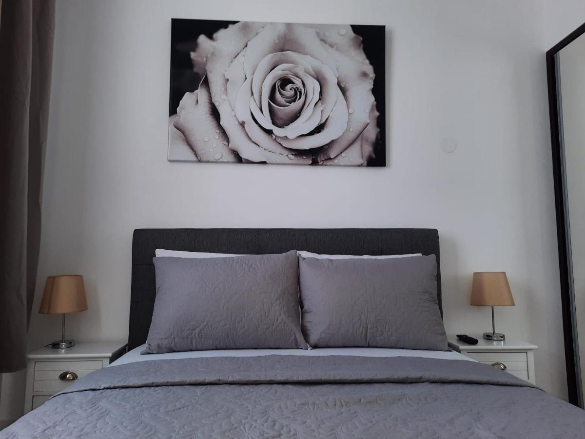 Luxury City Center Apartment - Garofita Romana Bucarest Esterno foto